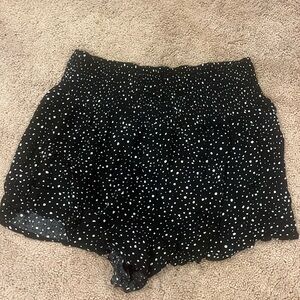 Comfy cute black shorts from forever 21 would be perfect for vacation!